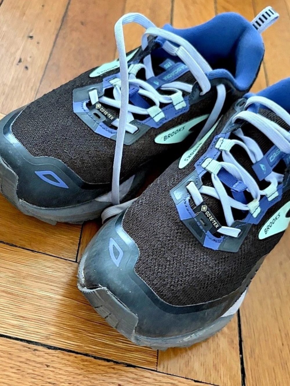 Brooks Cascadia 14 GoreTex Trail Running Shoes, Black/Blue size 9